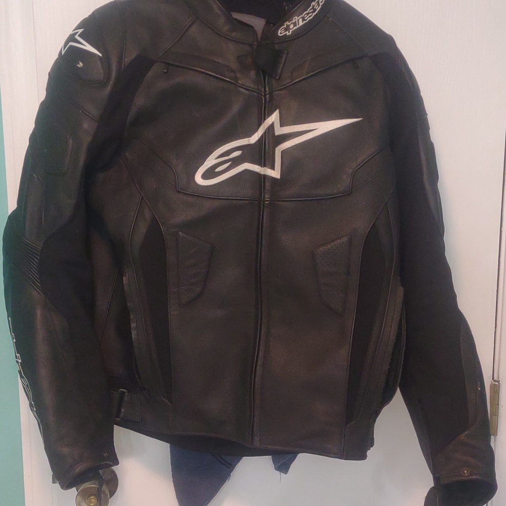 Alpine stars full armored riding jacket.